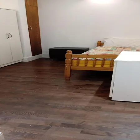 Paddington Cozy 3-bedroom In Prime Location Apartment *