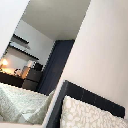 Guest house 4 Person 3min From South Wimbeldon Tube Station Room2