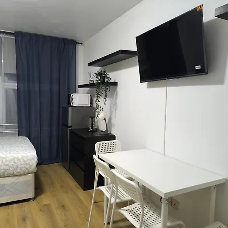 4 Person 3min From South Wimbeldon Tube Station Room2