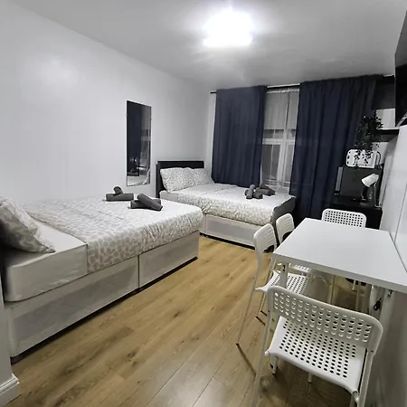 4 Person 3min From South Wimbeldon Tube Station Room2