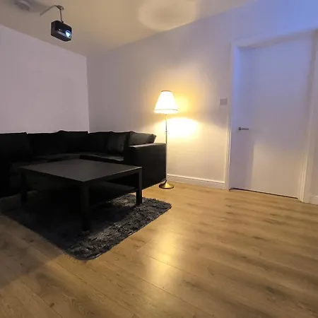4 Person 3min From South Wimbeldon Tube Station Room2 Guest house