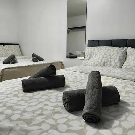 Guest house 4 Person 3min From South Wimbeldon Tube Station Room2