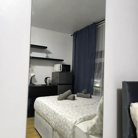 4 Person 3min From South Wimbeldon Tube Station Room2 *