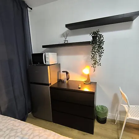 4 Person 3min From South Wimbeldon Tube Station Room2 Guest house London