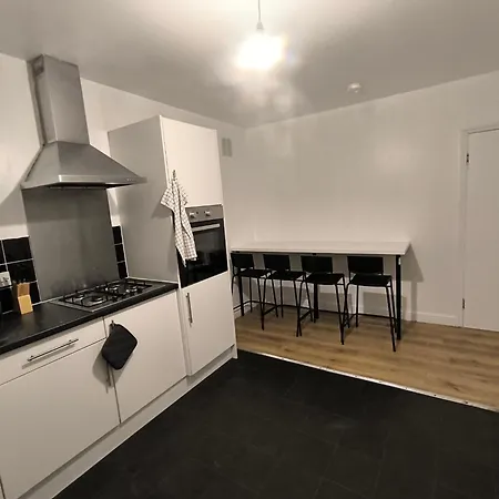 4 Person 3min From South Wimbeldon Tube Station Room2