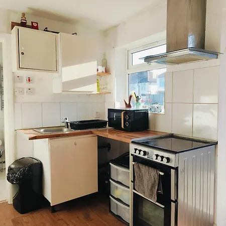 Cosy 2-bed With Amenities *