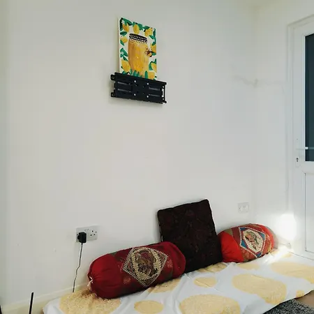 Lägenhet Cosy 2-bed With Amenities *