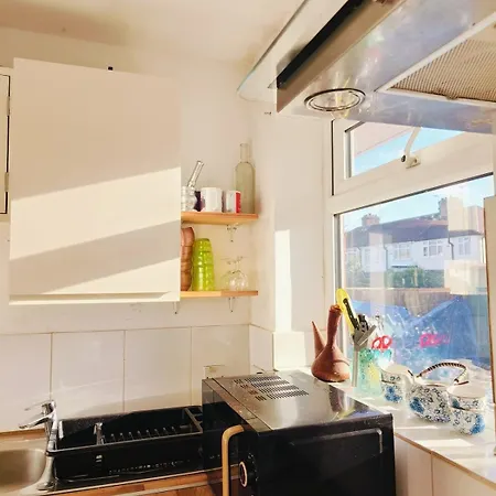 Lägenhet Cosy 2-bed With Amenities