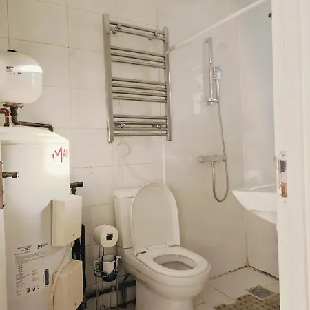 Cosy 2-bed With Amenities *