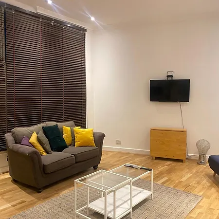 Apartment Fulham Unique & Large Flat With 2 Full En-suites London