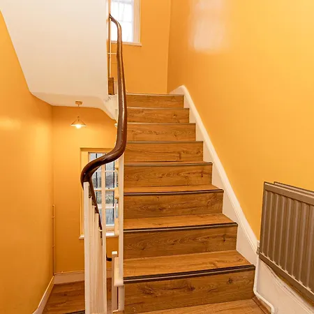 Charming Two Bedroom In Camden * London