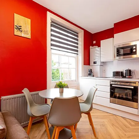Charming Two Bedroom In Camden Apartment *