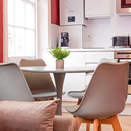 Charming Two Bedroom In Camden Apartment London