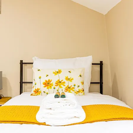 Charming Two Bedroom In Camden *