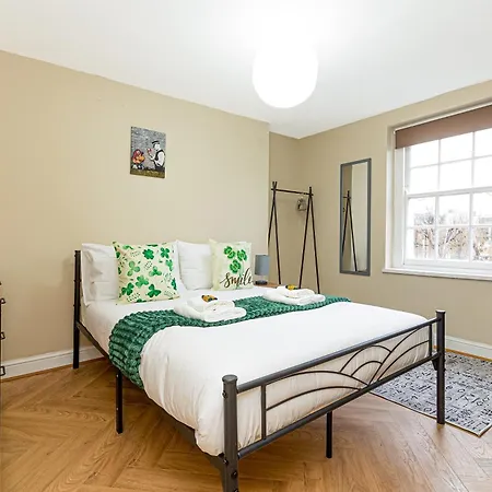 Charming Two Bedroom In Camden London