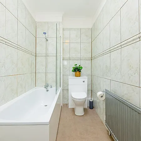 Charming Two Bedroom In Camden Apartment London