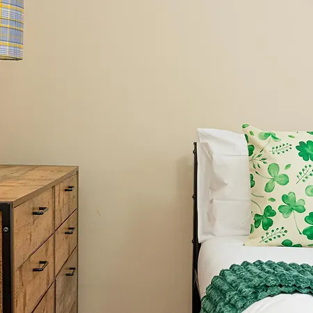 Charming Two Bedroom In Camden *