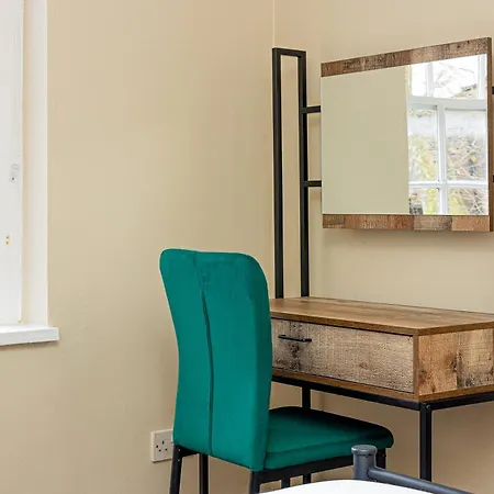 Charming Two Bedroom In Camden Apartment