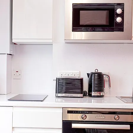 Charming Two Bedroom In Camden Apartment *