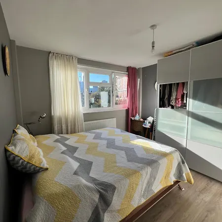 Apartment Flat In London