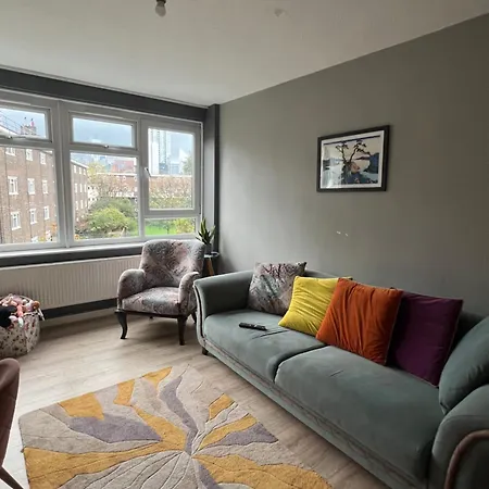 Flat In Apartment London