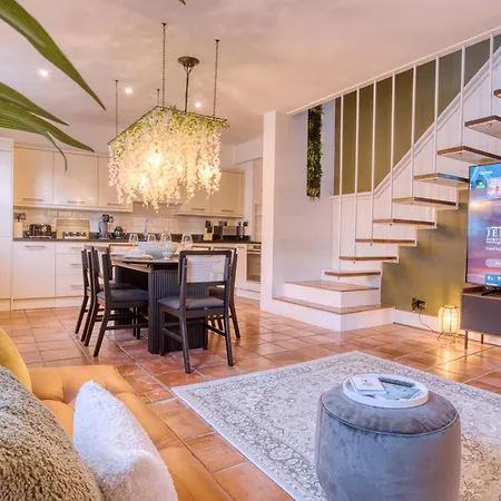 Holland Park - Games & Parking Holiday home