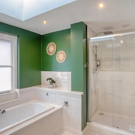 Holiday home Holland Park - Games & Parking *
