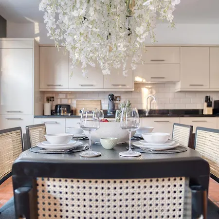 Holland Park - Games & Parking * London