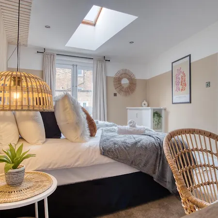 Holland Park - Games & Parking * London