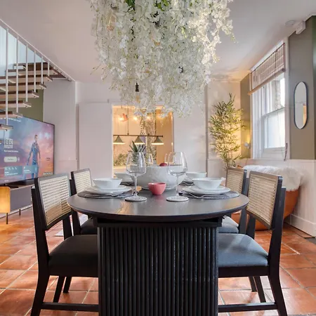 Holiday home Holland Park - Games & Parking *