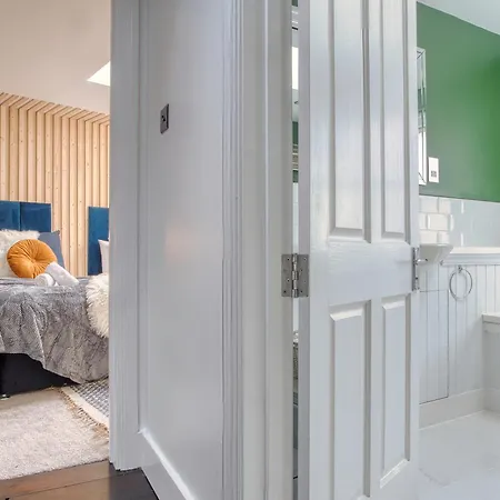 Holiday home Holland Park - Games & Parking *
