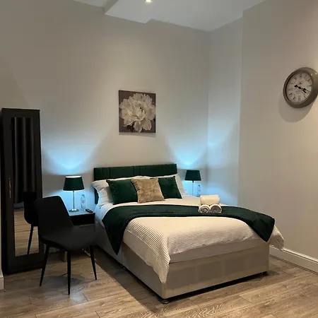 Apartment Charming In West Ealing, 12 Mins To By Train, Free Parking, 8-min Walk To Station
