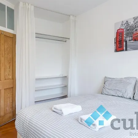 Zone 1 Apartment, 3 Bedrooms London