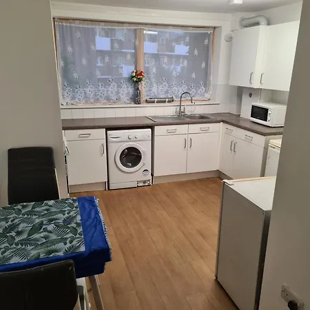 Lascelles House - A Few Mins To Us Embassy, Battersea Power Station & London