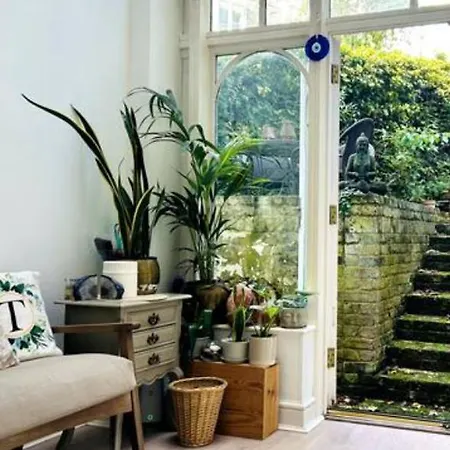 Kensington Secret Gem Apartment London