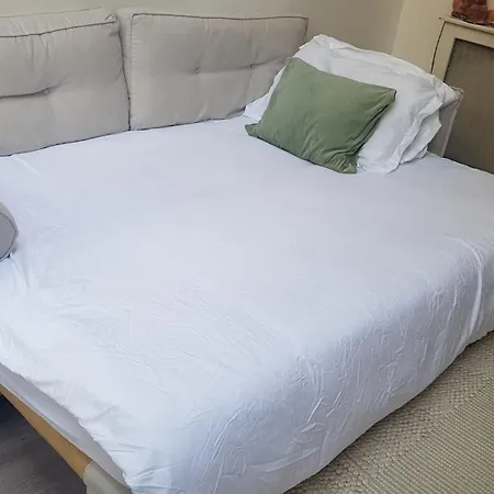 Kensington Secret Gem Apartment *