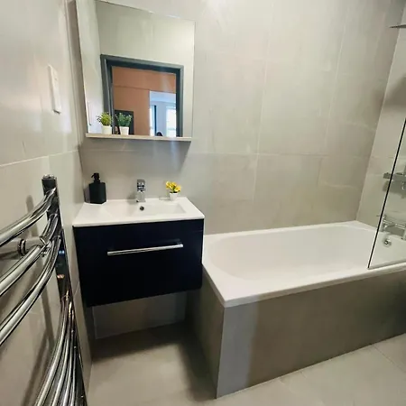 Kilburn Guest 167 Guest house London