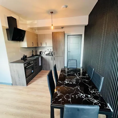 Kilburn Guest 167 * London