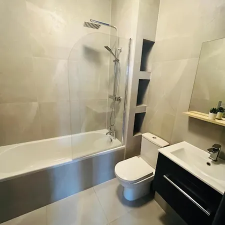 Kilburn Guest 167