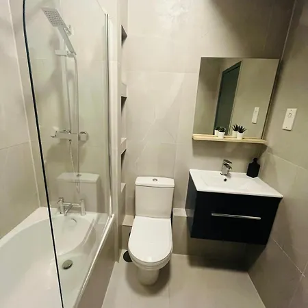 Kilburn Guest 167 Guest house London