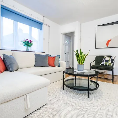 3 Bdr House In Kingston Upon Thames, London Waterloo In 30 Mins Holiday home Kingston upon Thames (Greater London)