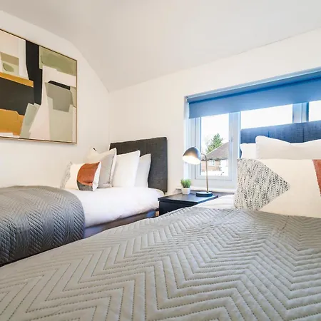 3 Bdr House In Kingston Upon Thames, London Waterloo In 30 Mins Kingston upon Thames (Greater London)