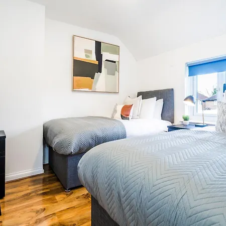 3 Bdr House In Kingston Upon Thames, London Waterloo In 30 Mins Kingston upon Thames (Greater London)