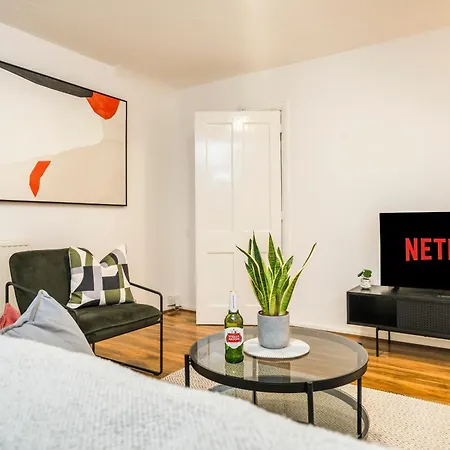 3 Bdr House In Kingston Upon Thames, London Waterloo In 30 Mins