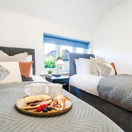 3 Bdr House In Kingston Upon Thames, London Waterloo In 30 Mins