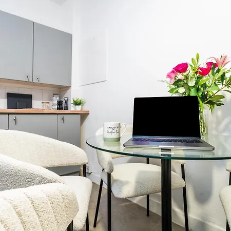 Holiday home 3 Bdr House In Kingston Upon Thames, London Waterloo In 30 Mins Kingston upon Thames (Greater London)