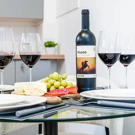 Holiday home 3 Bdr House In Kingston Upon Thames, London Waterloo In 30 Mins Kingston upon Thames (Greater London)