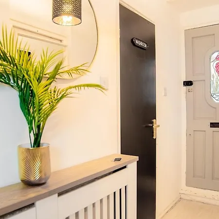 Large Cozy 4 Bedroom House In