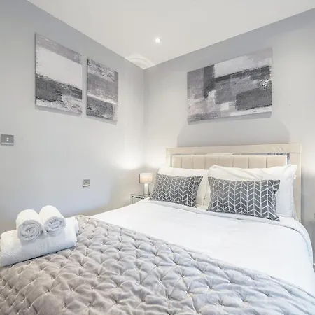 Edgware Road's Gem Apartment *