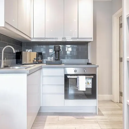 Apartment Edgware Road's Gem London